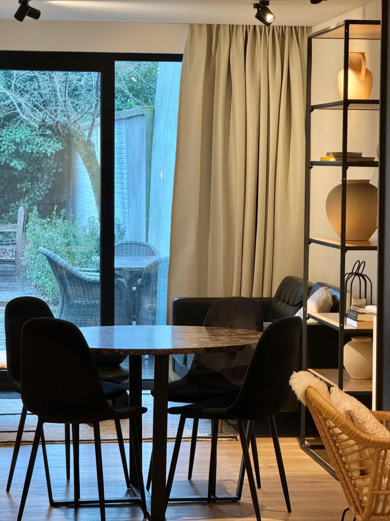 Luxury Apartment With Cosy Garden! เกนต์ ภายนอก รูปภาพ