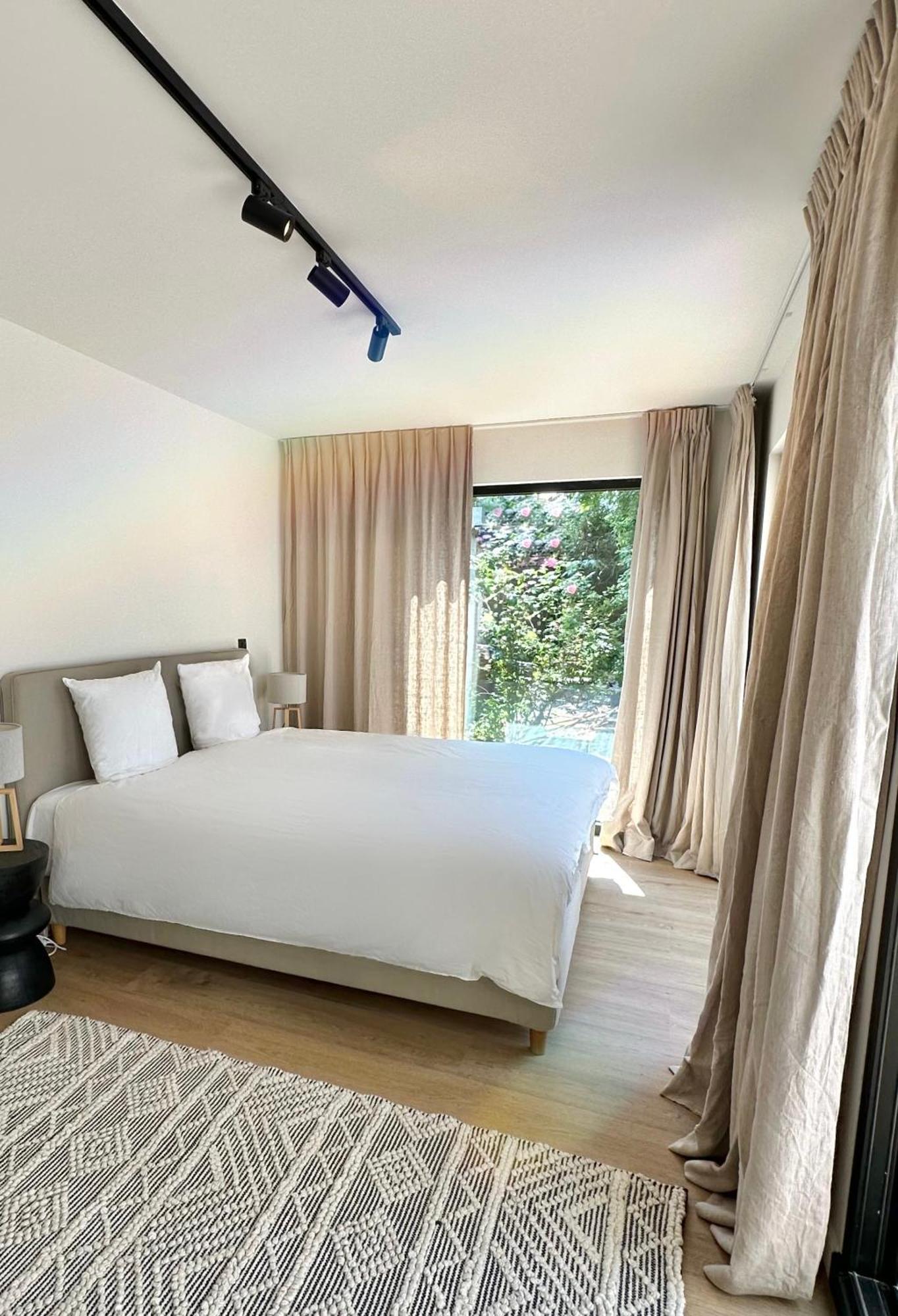 Luxury Apartment With Cosy Garden! เกนต์ ภายนอก รูปภาพ